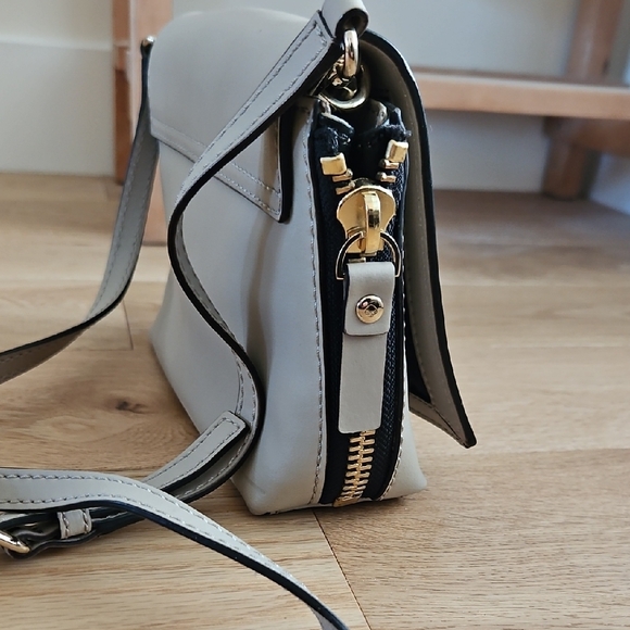 Elegant Gray Crossbody Bag - Picture 4 of 7